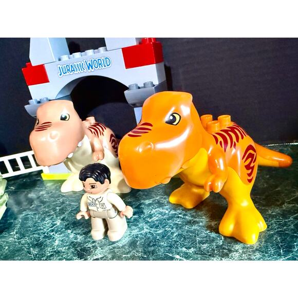 LEGO DUPLO Jurassic World Trex Triceratops Dinosaur Breakout 10939 incomplete#2 - Picture 4 of 6